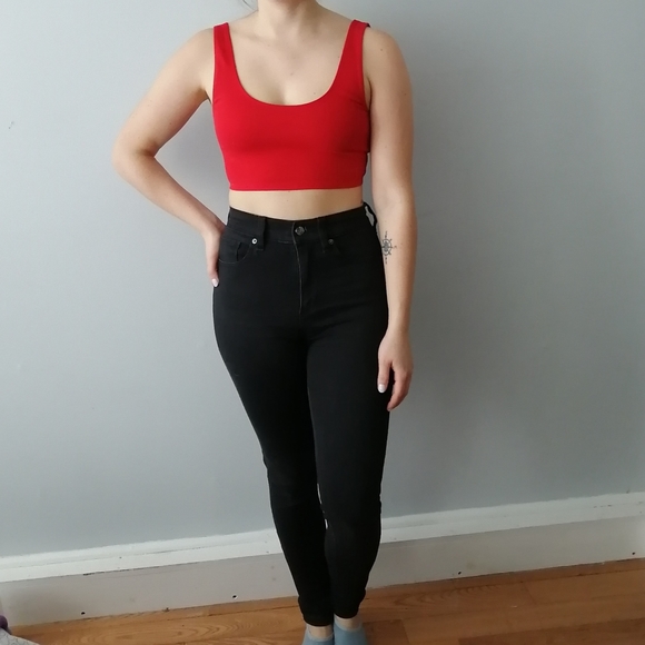 ποΈ 2 for $20 Aritzia crop top